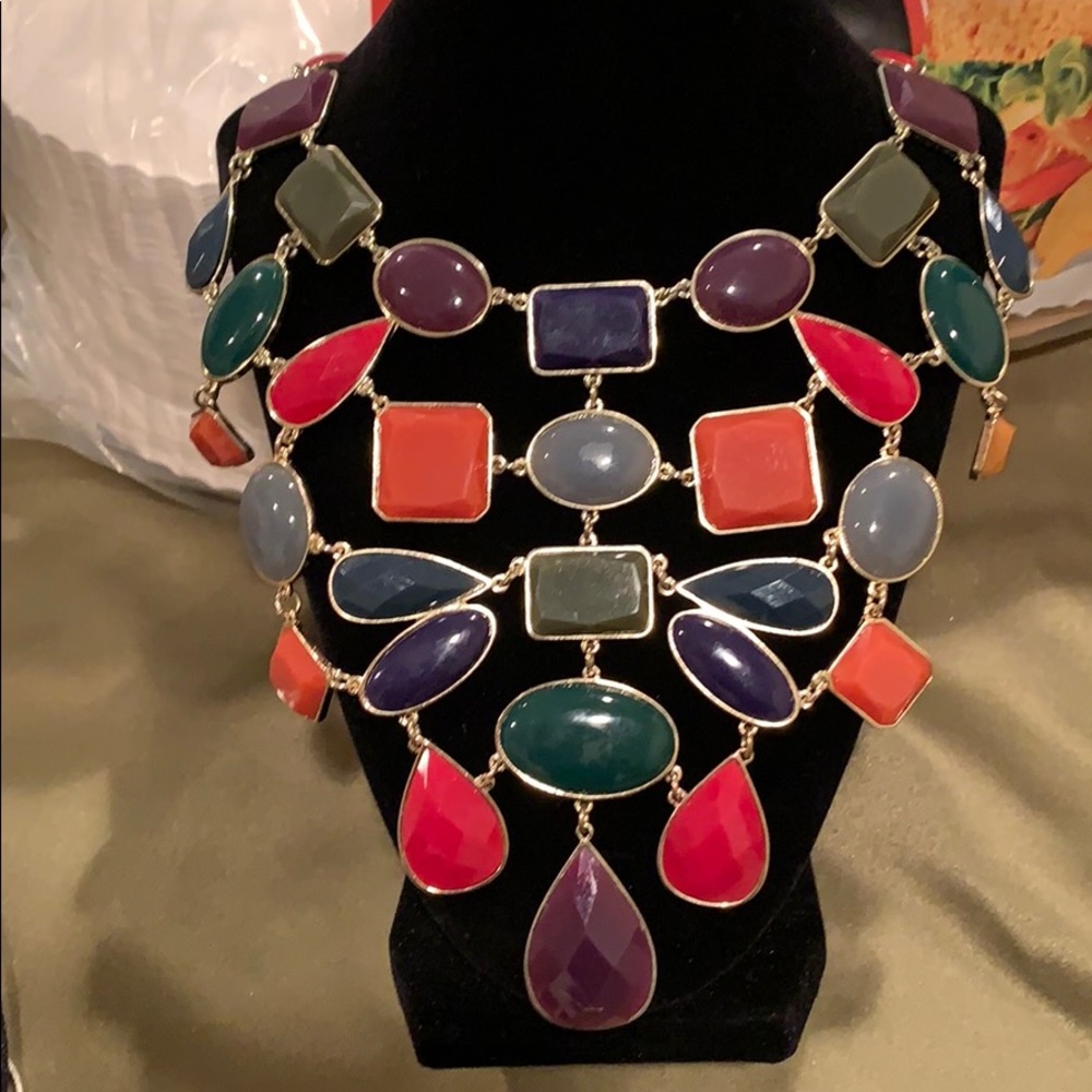 🎀🎁Liz Claiborne Statement Necklace & Earrings